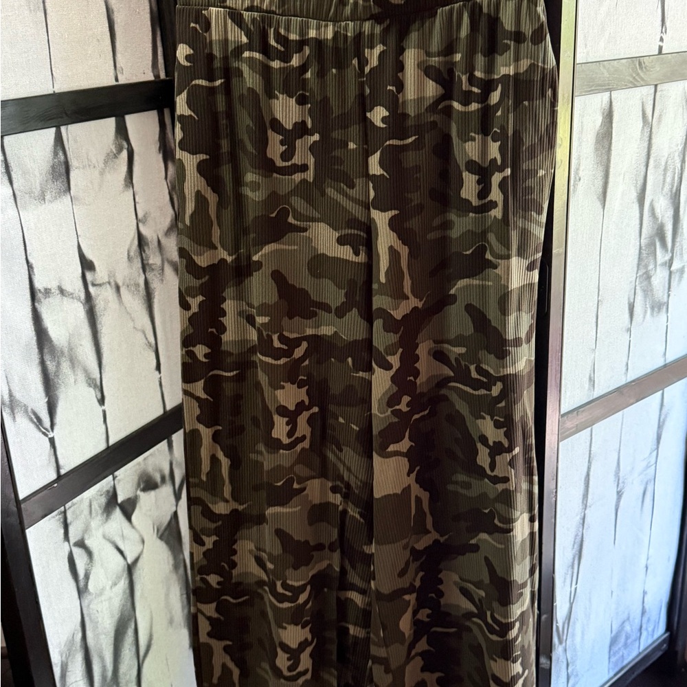 Camouflage Wide-Leg Pants